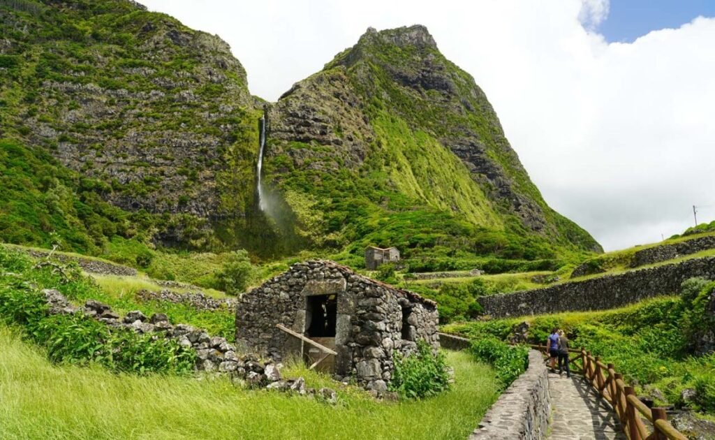 Swim under Poço do Bacalhau waterfall