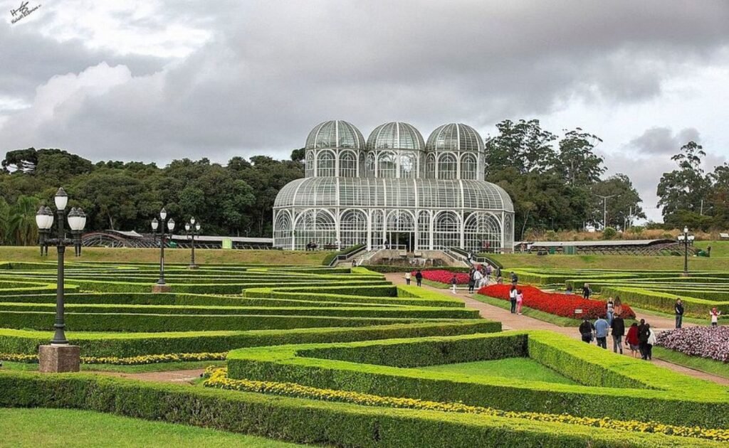 Wander around the Botanical Garden (Jardim Botanico)